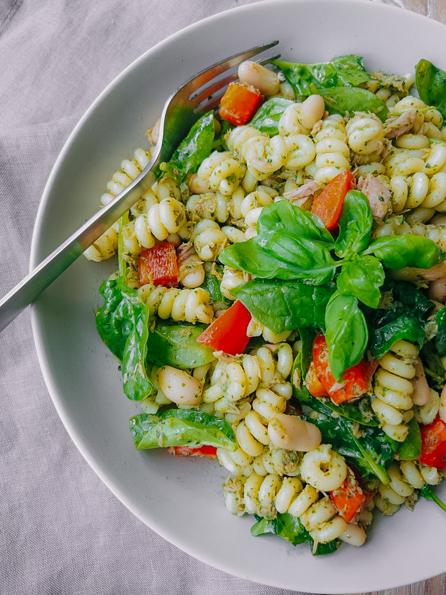 Tuna pasta salad (without mayo) with white beans and red peppers - family meals