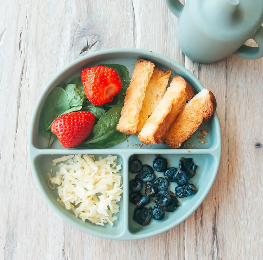 Baby weaning baby friendly family meals strawberry spinach salad