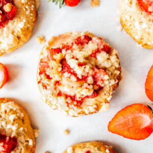 Strawberry Crumble Buns - polish crumble buns