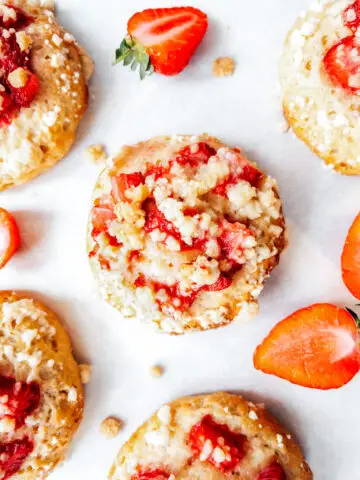 Strawberry Crumble Buns - polish crumble buns