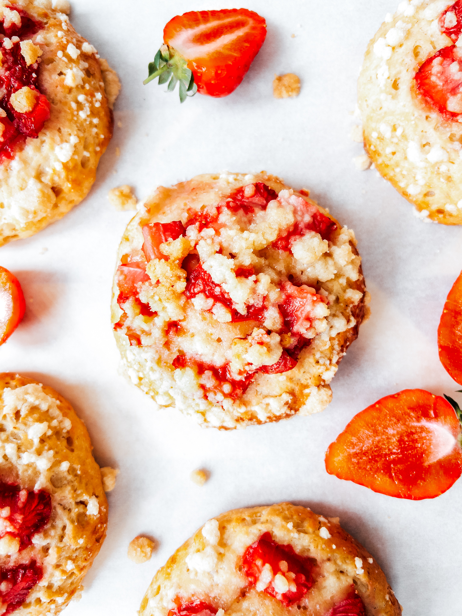 Strawberry Crumble Buns - polish crumble buns