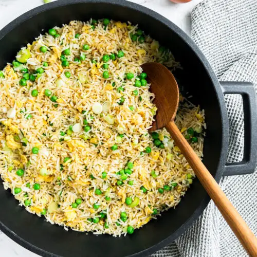 Egg Fried Rice with Peas Together to Eat Family Meals