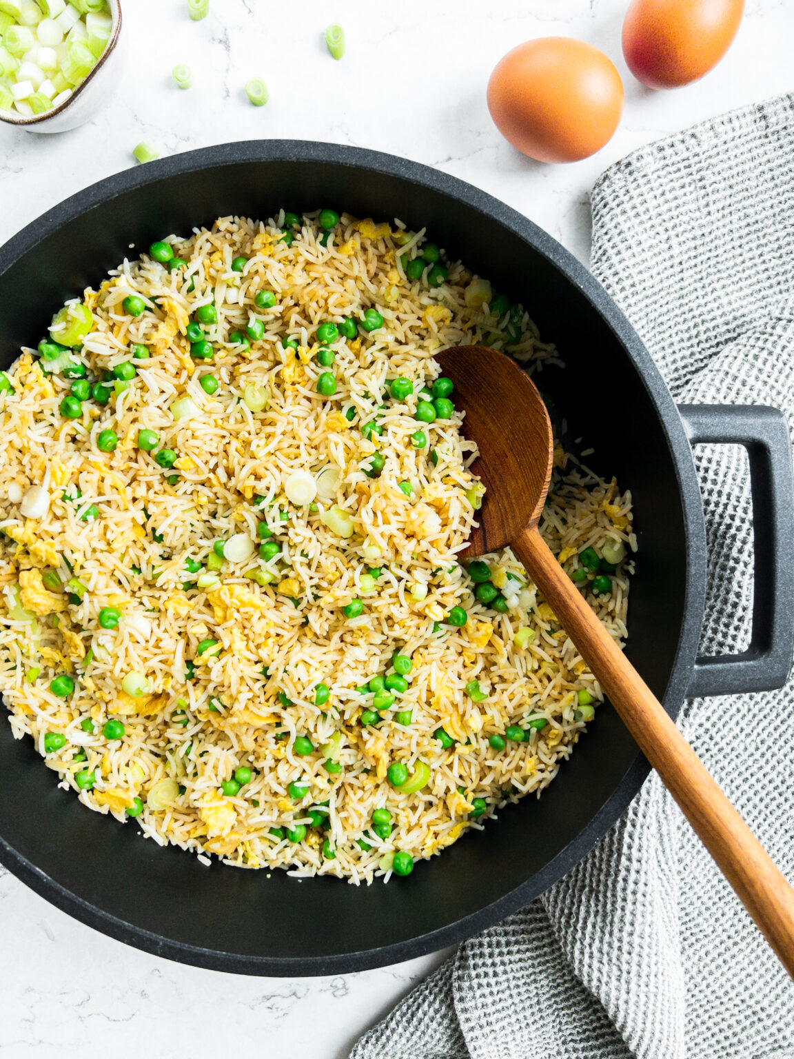 Egg Fried Rice with Peas Together to Eat Family Meals
