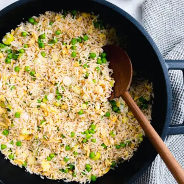 Egg fried rice with peas