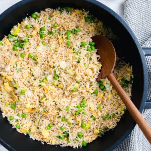 Egg fried rice with peas