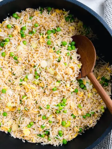 Egg fried rice with peas