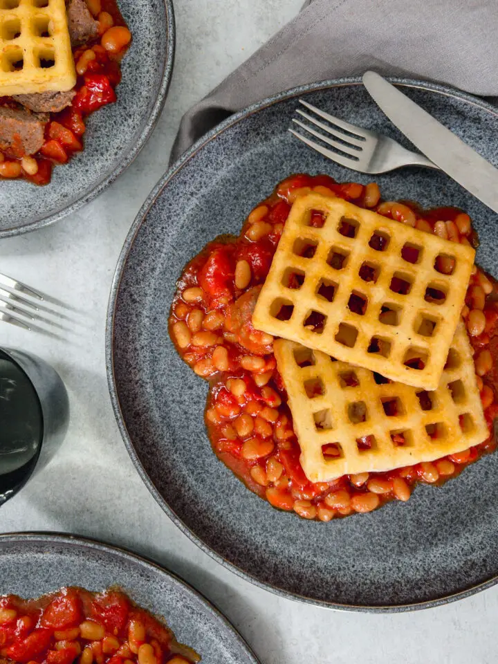 Meatball Baked Bean and Potato Waffle Pie Together to Eat Family Meals