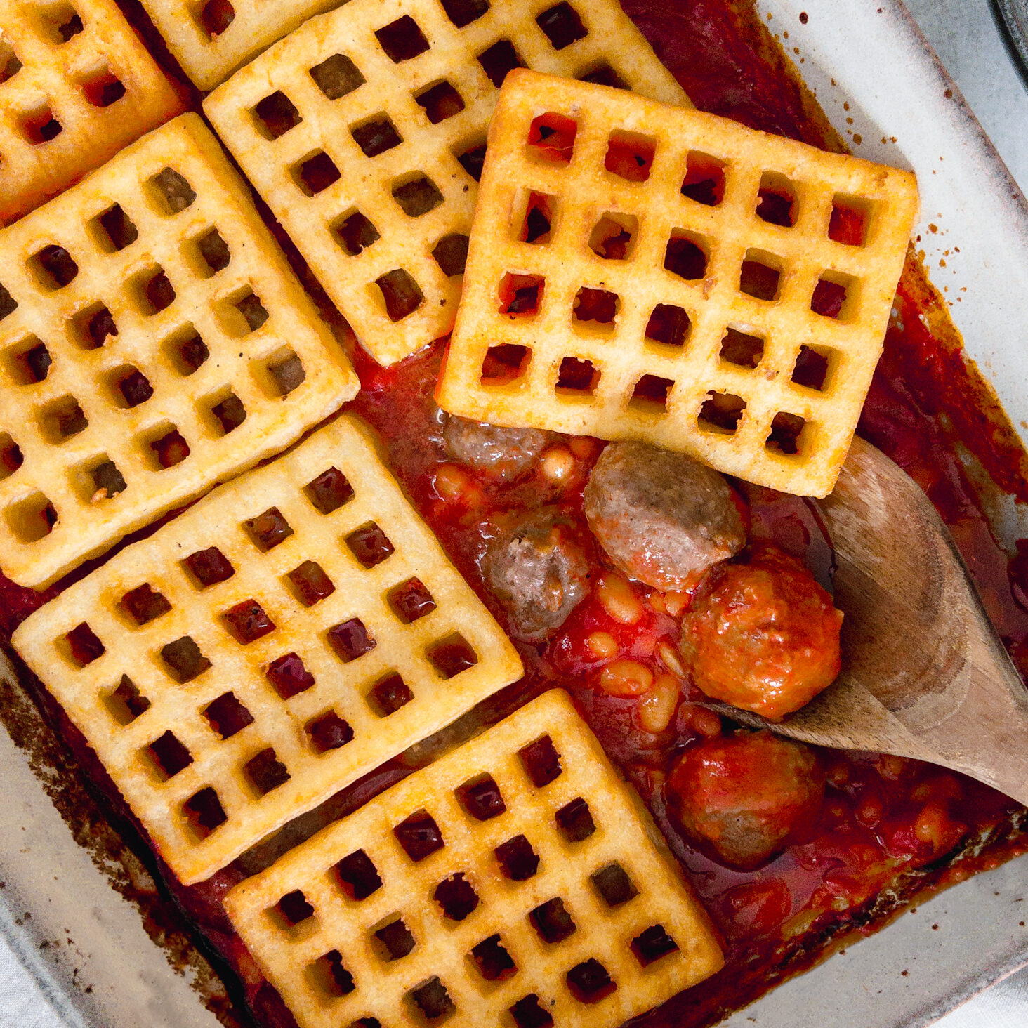 Meatball Baked Bean and Potato Waffle Pie Together to Eat Family Meals