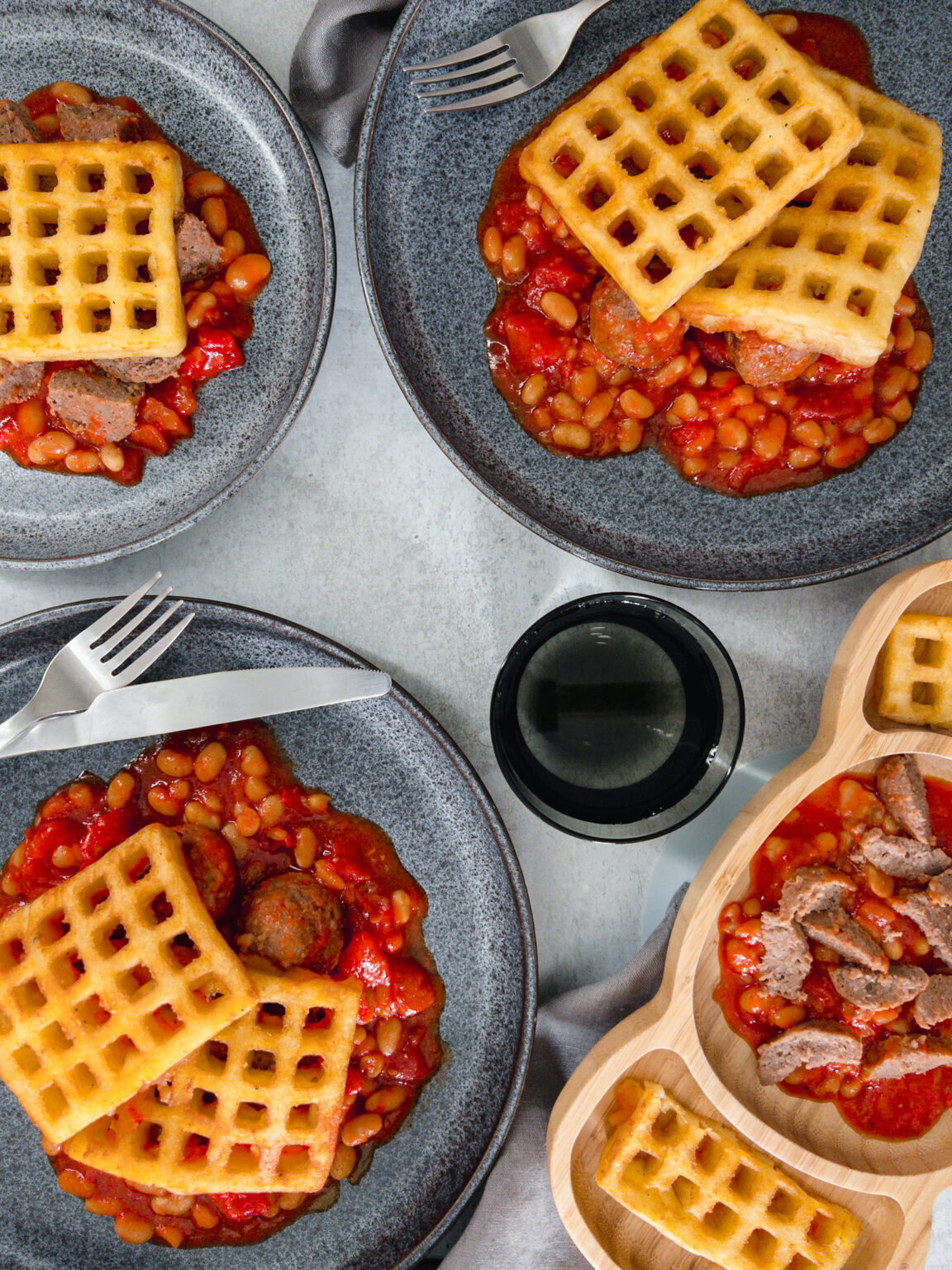 Meatball Baked Bean and Potato Waffle Pie Together to Eat Family Meals