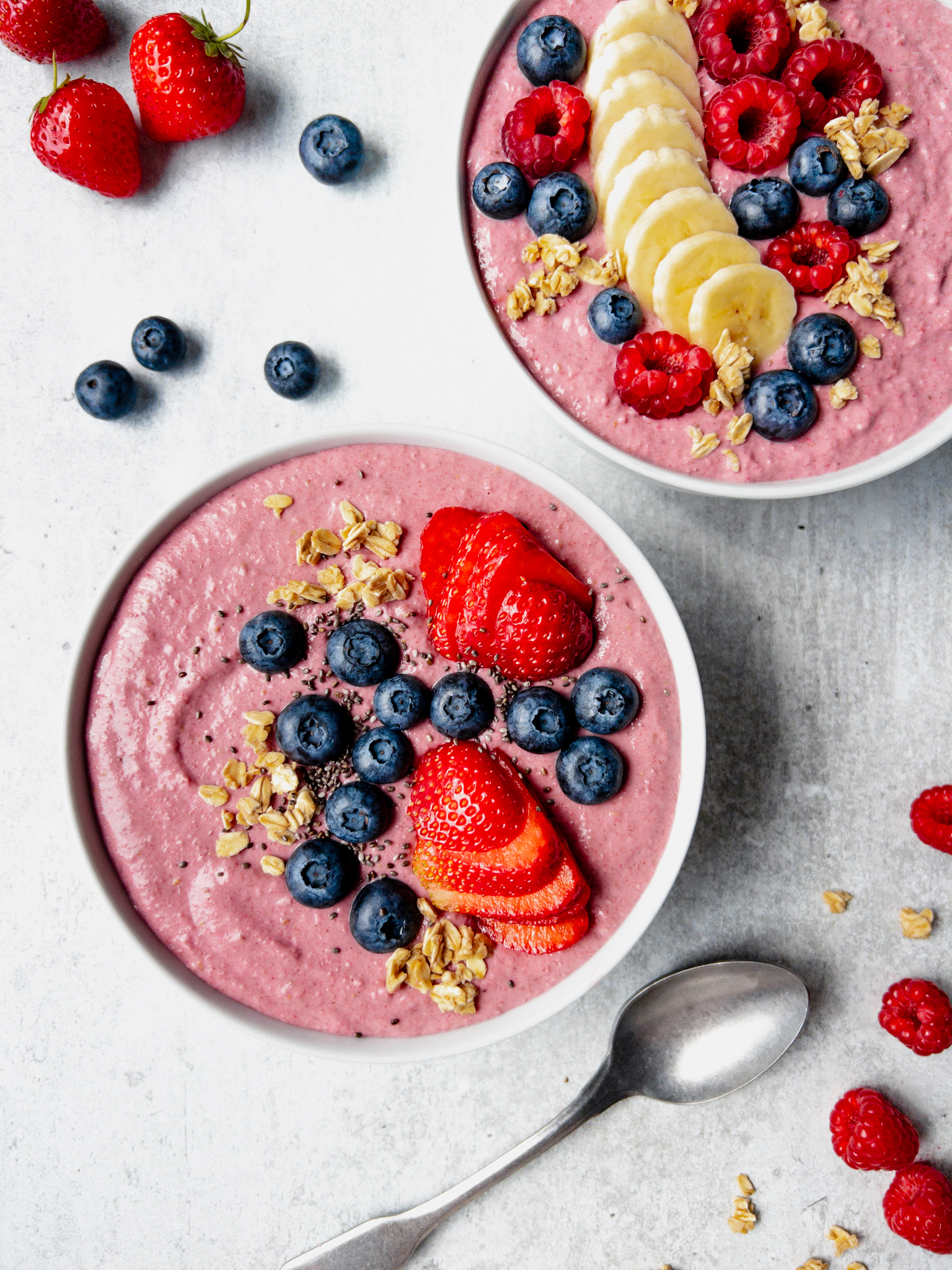 Oat Smoothie Bowl - strawberry and raspberry smoothie bowl