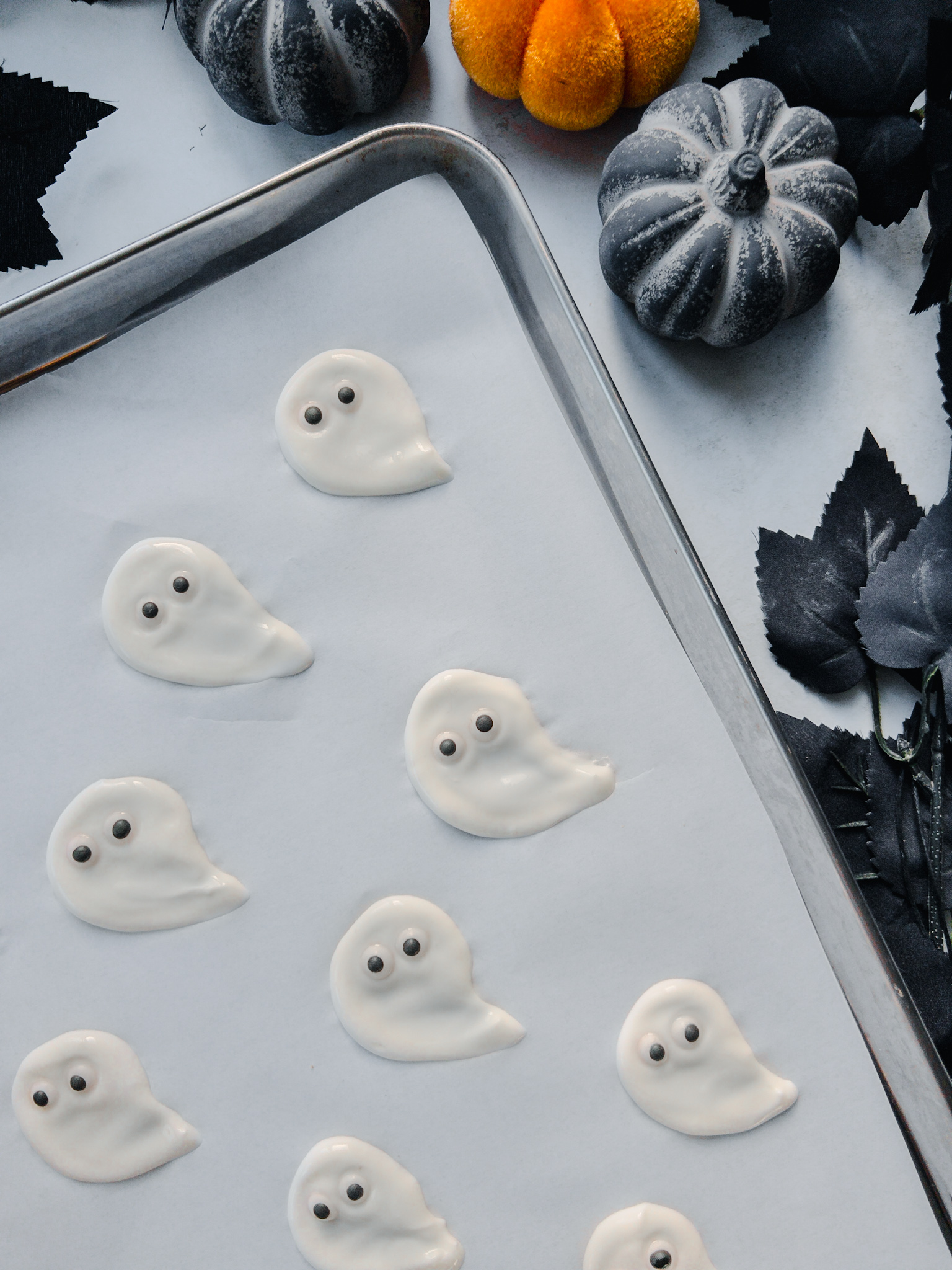 Frozen Yogurt Ghosts 