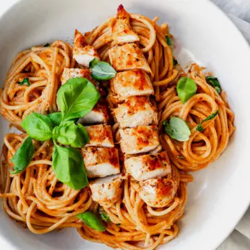 Quick Red Pesto Chicken Pasta