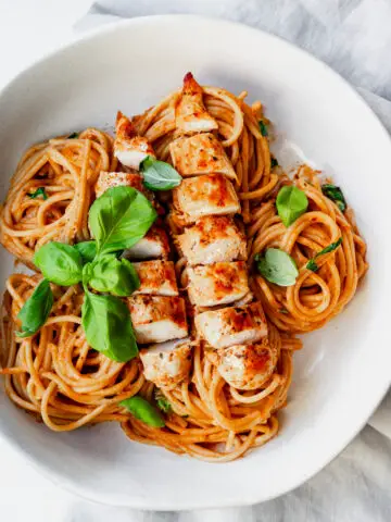 Quick Red Pesto Chicken Pasta