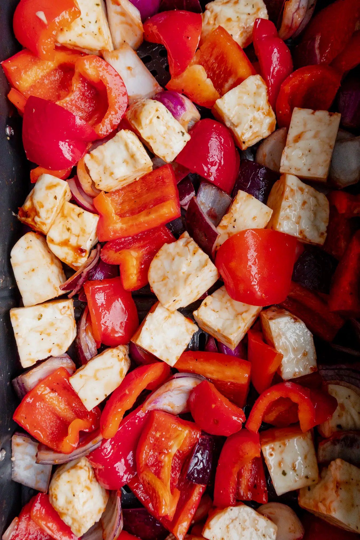 Halloumi, bell peppers and red onion