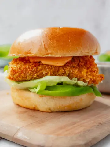 Cod fillet burger with cornflake crust - family meals