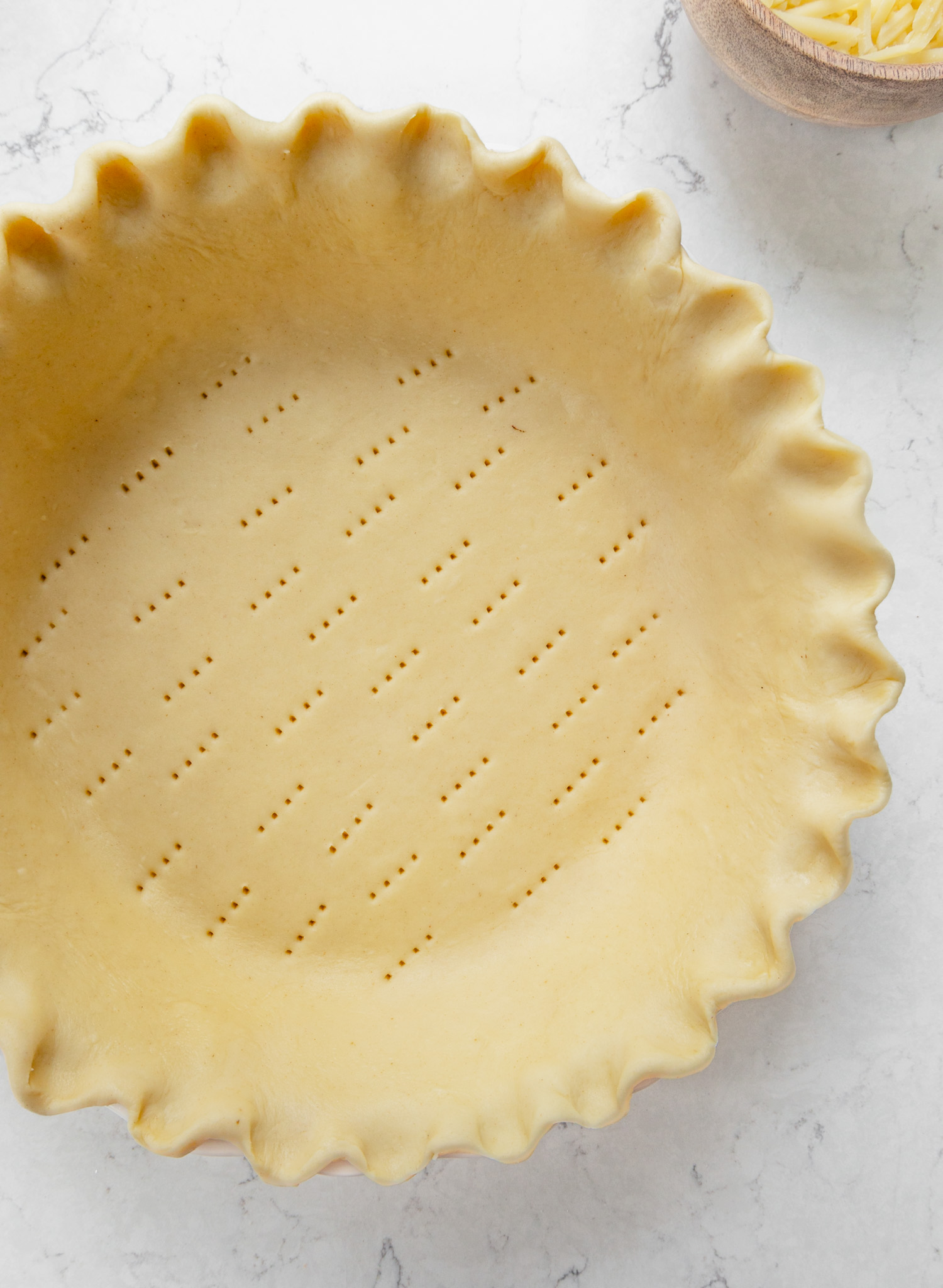 Pastry case with scalloped edge