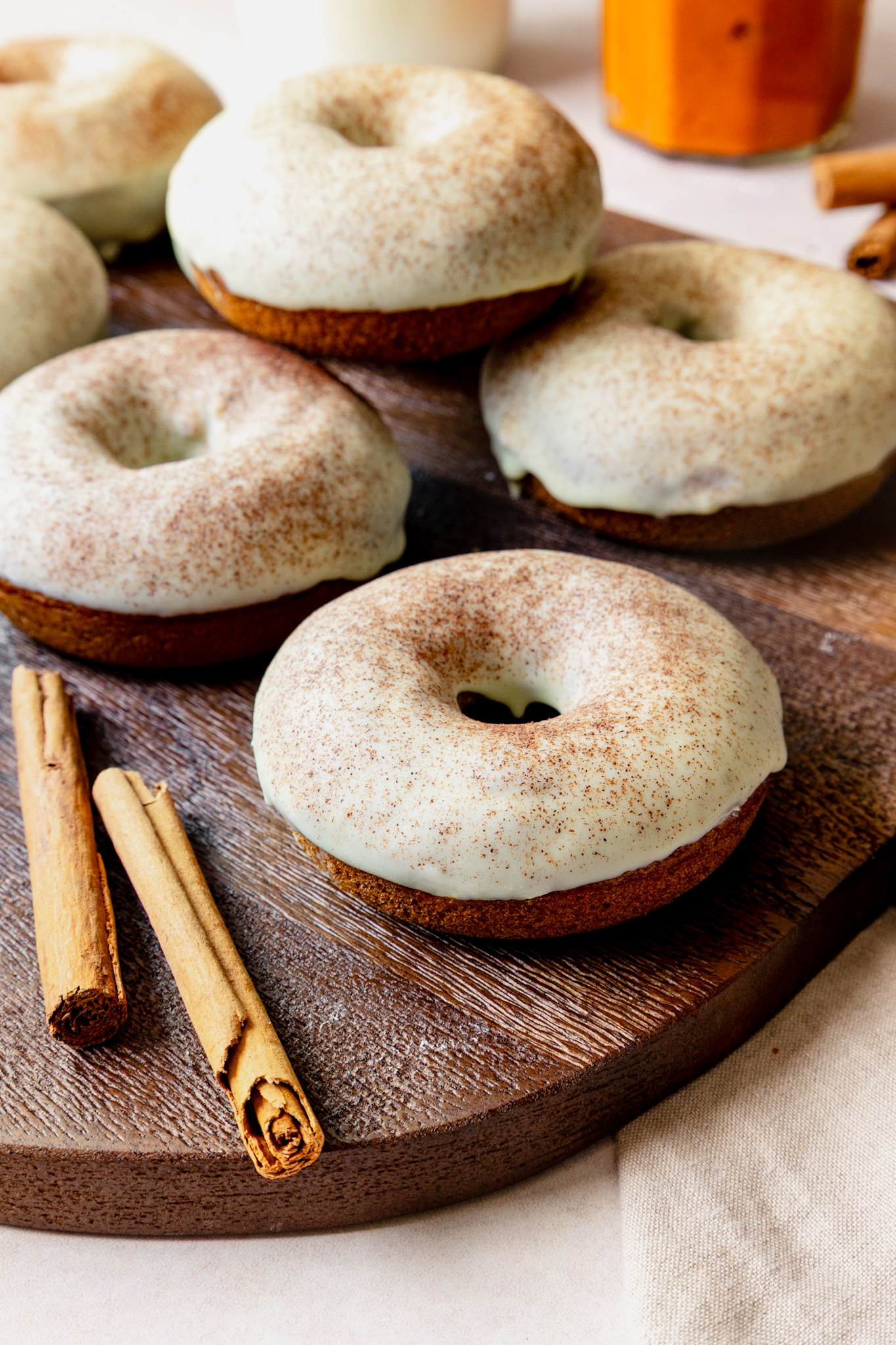 Baked Pumpkin Spice Doughnuts - easy pumpkin doughnuts - donuts
