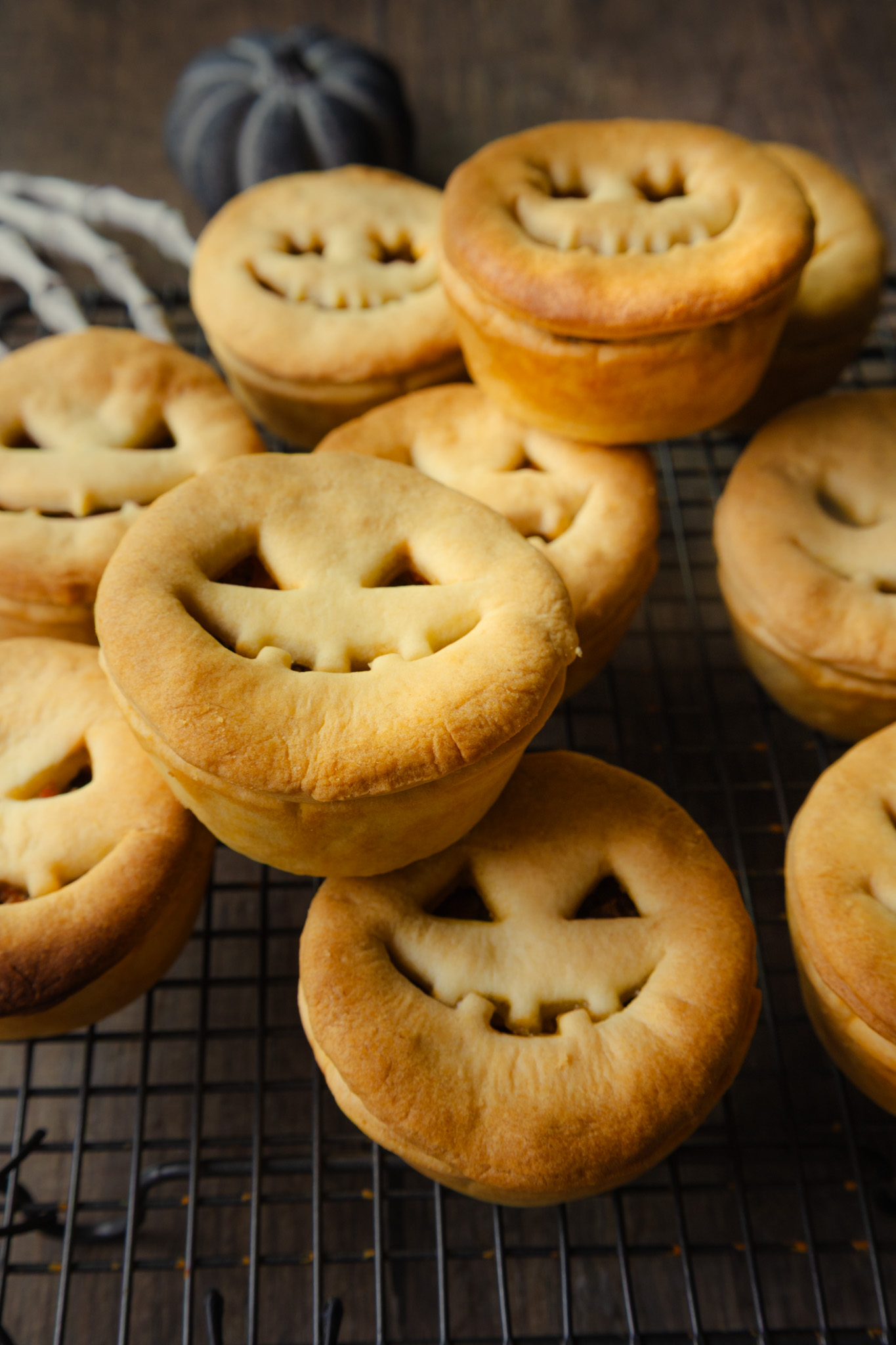 Savoury Mini Halloween Pies - beef mince pies - halloween dinner ideas for toddlers