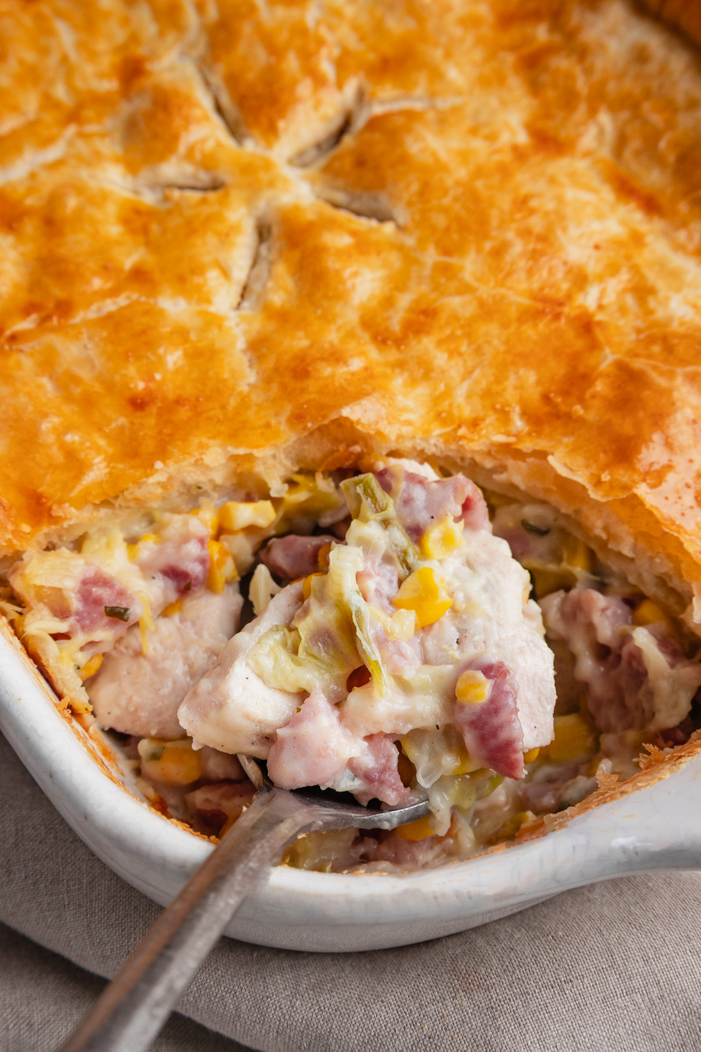 Chicken and bacon pie with puff pastry